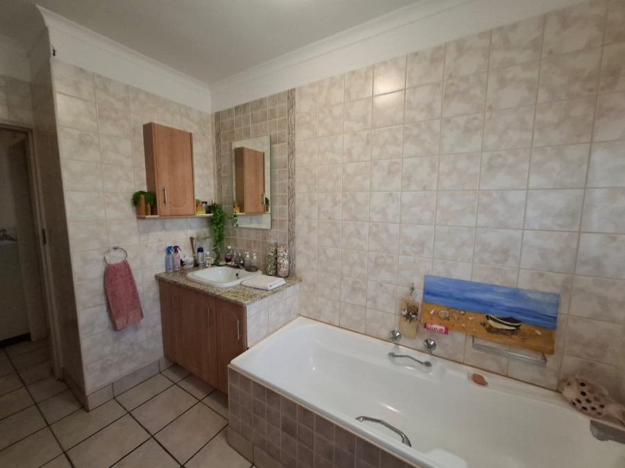 4 Bedroom Property for Sale in Hillsboro Free State
